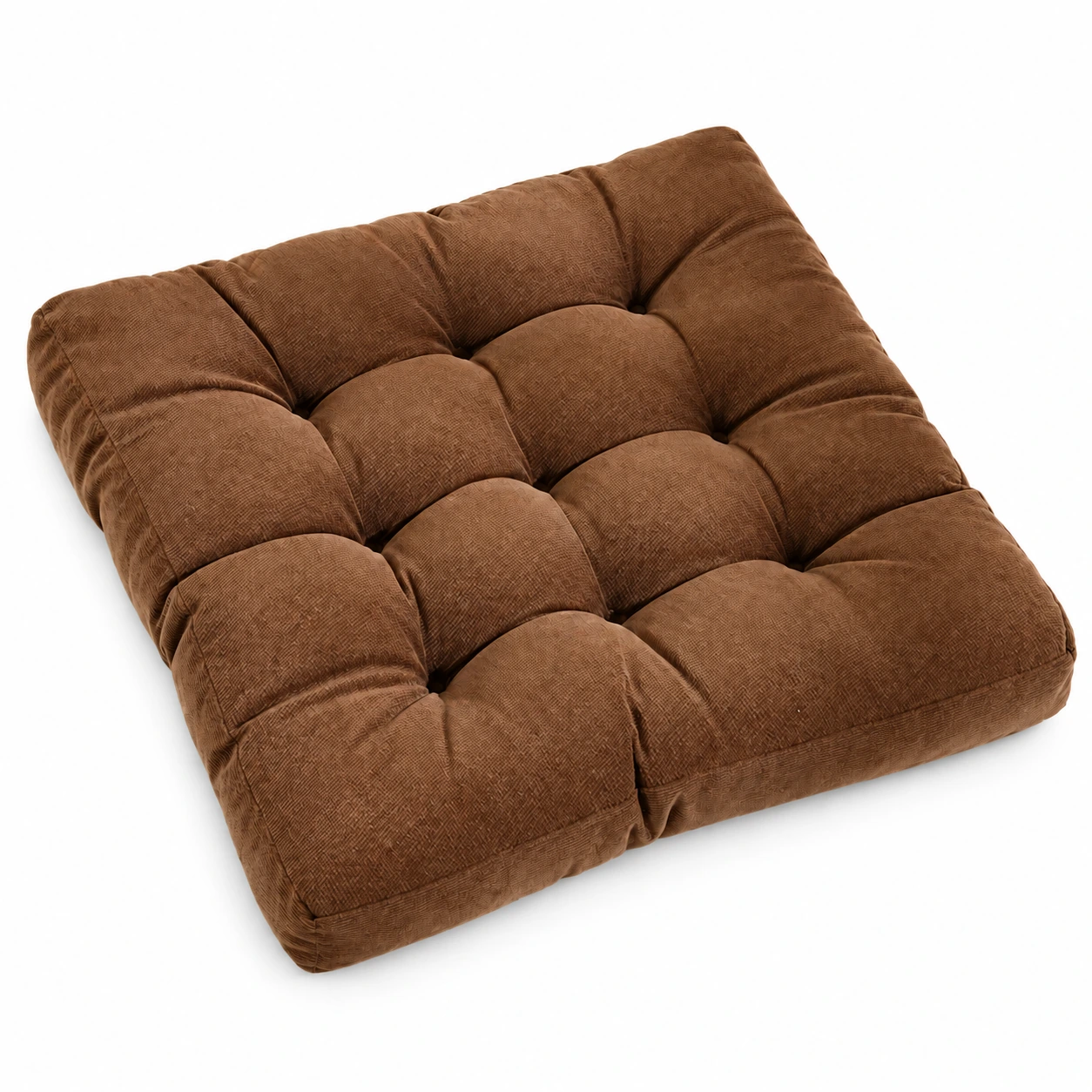 Coussin d'assise carré capitonné en velours côtelé marron, vue trois quarts sur fond blanc