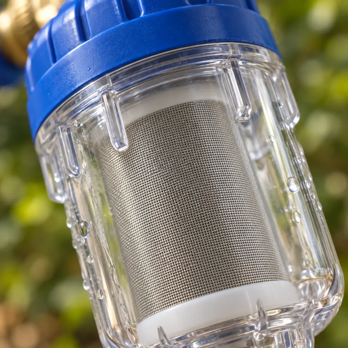 Écran filtrant en inox 316 de 40 microns vu à travers le corps transparent