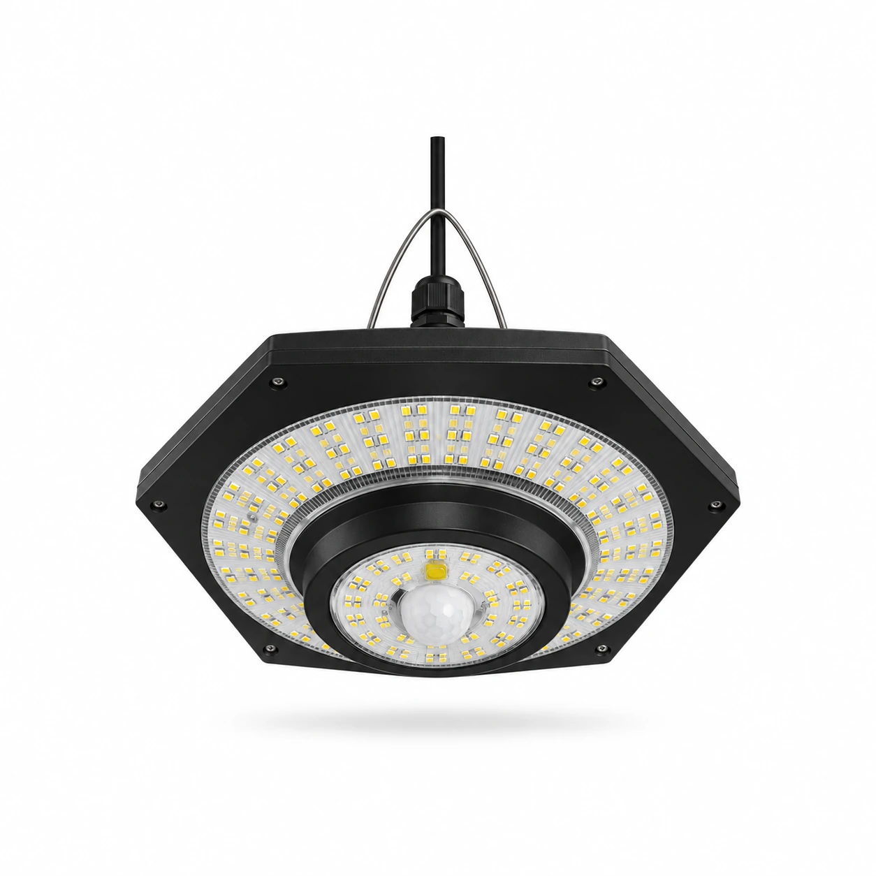 Lampe solaire suspendue noire à pans, 228 LED en couronnes et dôme du détecteur sur fond blanc