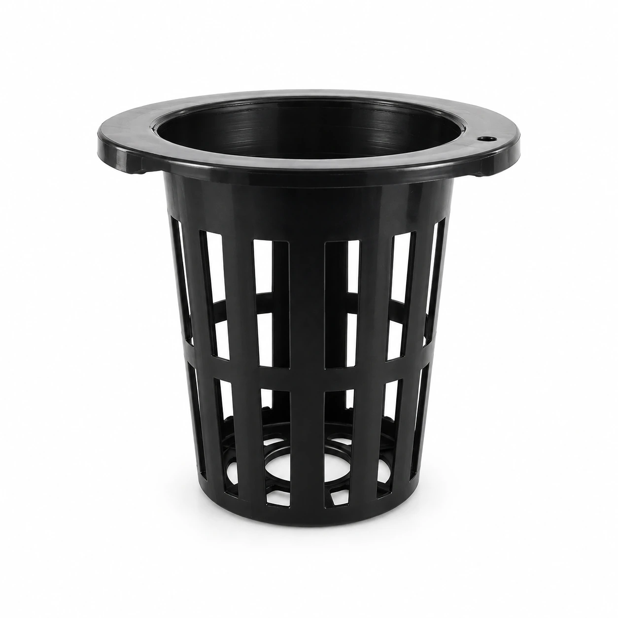 Panier de culture hydroponique en maille noire, vu de trois quarts sur fond blanc de studio