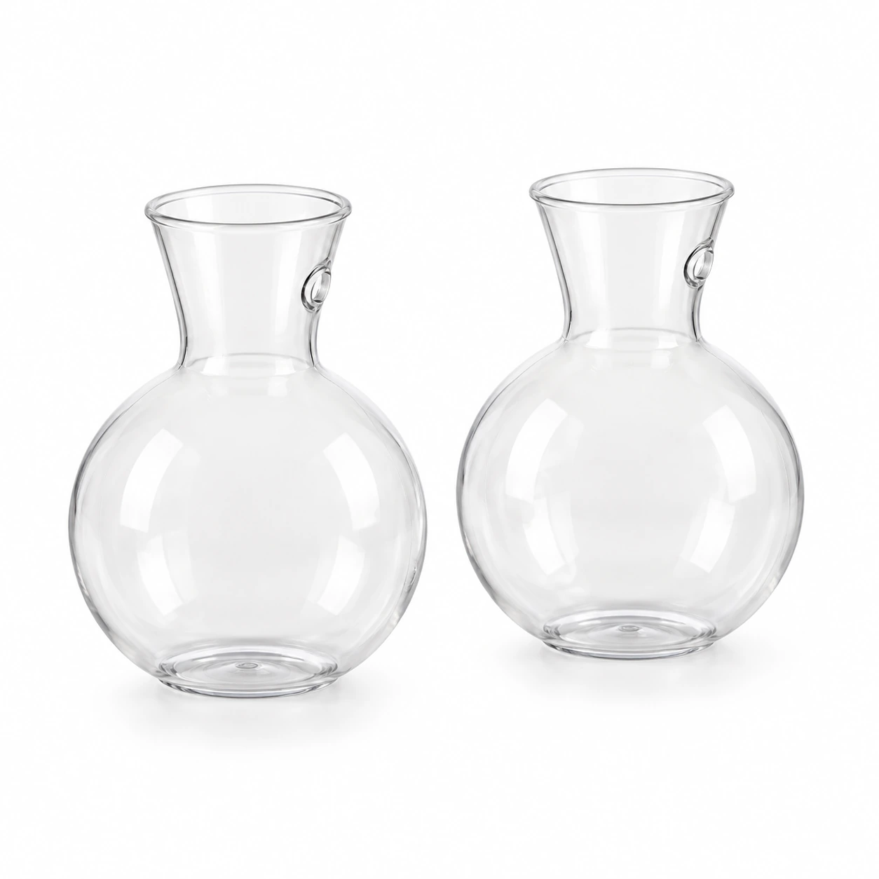 Lot de deux vases muraux transparents à col évasé, posés côte à côte sur fond blanc