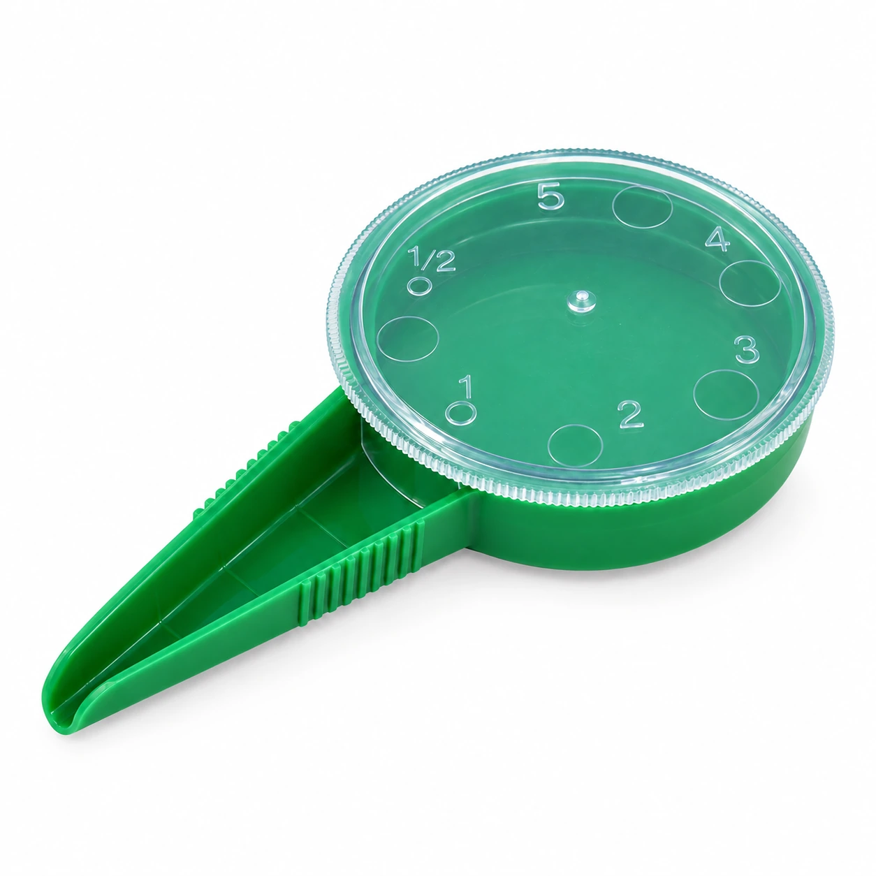 Semoir à main vert à disque transparent gradué de 1/2 à 5, posé sur fond blanc
