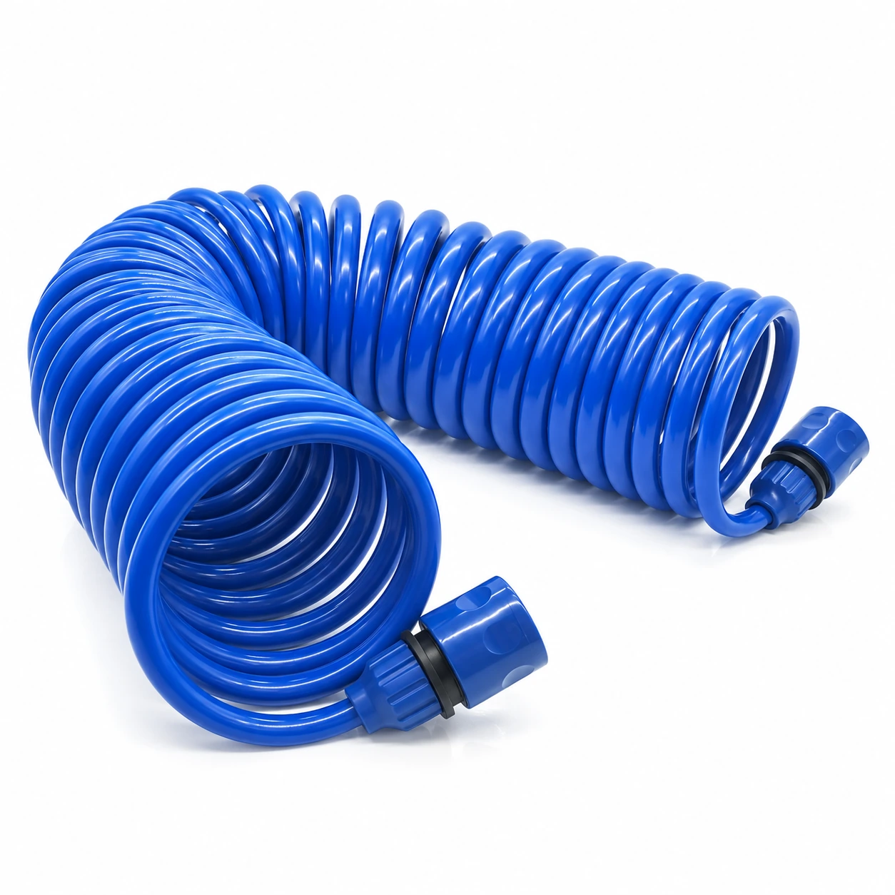 Tuyau spiralé bleu avec ses deux raccords sur fond blanc